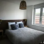 Hébergement de vacances Sel Et Vent Maison Entièrement Rénovée Belle Terrasse, Jardin Clos, Parking Privatif 150 M De La 5 Mn à Pied Tous Commerces Près De Bayeux, Arromanches Au Coeur Des Plages Du Débarquement *