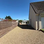 Sel Et Vent Maison Entièrement Rénovée Belle Terrasse, Jardin Clos, Parking Privatif 150 M De La 5 Mn à Pied Tous Commerces Près De Bayeux, Arromanches Au Coeur Des Plages Du Débarquement Hébergement de vacances