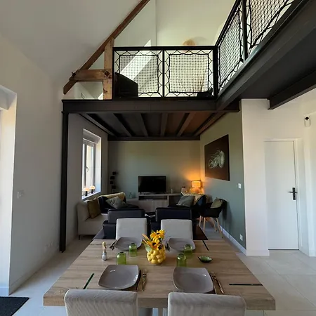 Sel Et Vent Maison Entièrement Rénovée Belle Terrasse, Jardin Clos, Parking Privatif 150 M De La 5 Mn à Pied Tous Commerces Près De Bayeux, Arromanches Au Coeur Des Plages Du Débarquement Hébergement de vacances